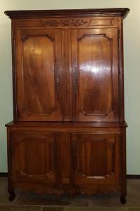 Credenza in legno di noce, area provenzale